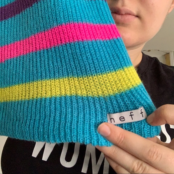 Vibrant blue beanie w/ stripes - Picture 3 of 3